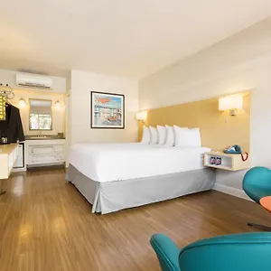 3* Hotel The Thunderbird